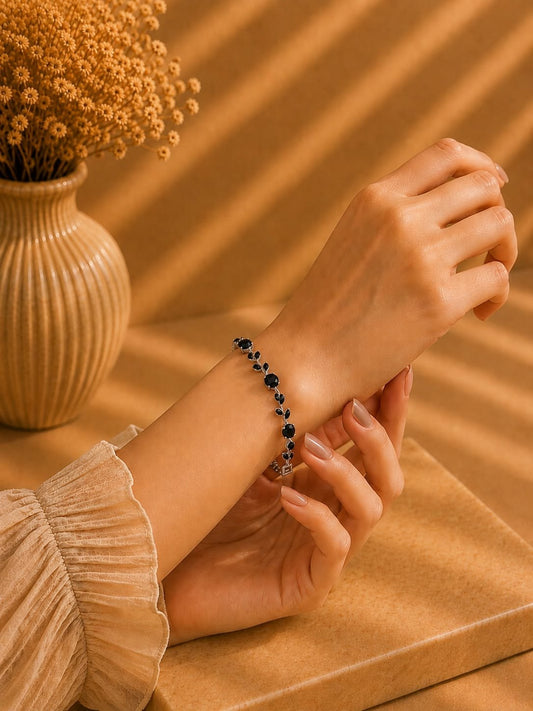 LUSHÉ Vine Bracelet in black