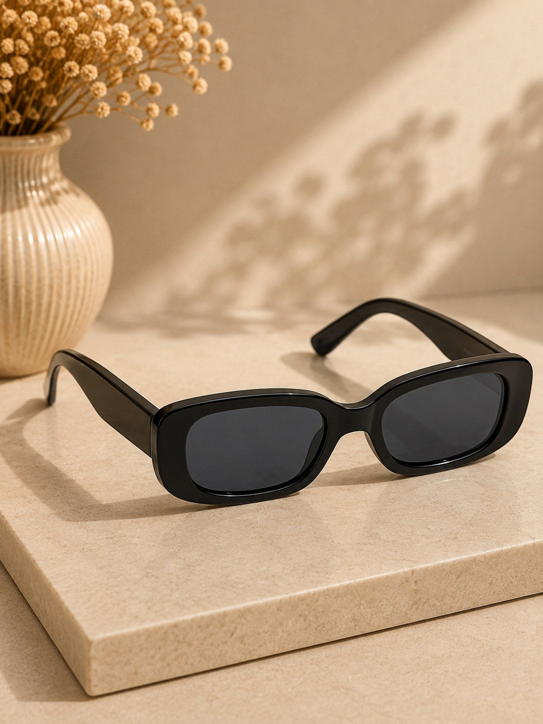 LUSHÉ Rectangle Sunglasses in black